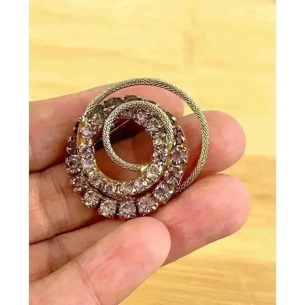 VTG Lavender Clear Glass Rhinestone Oval Gold Tone Brooch‎